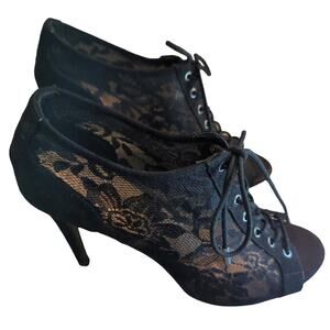 Lauren Conrad Runway Limited Edition black lace 4" lace up heels women's sz 9.5